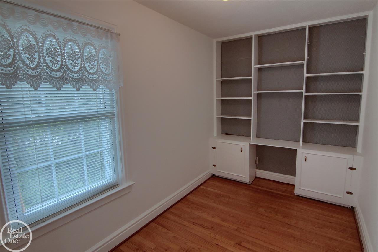 381 Merriweather Road Grosse Pointe Farms, MI 48236 - Photo 19 of 29