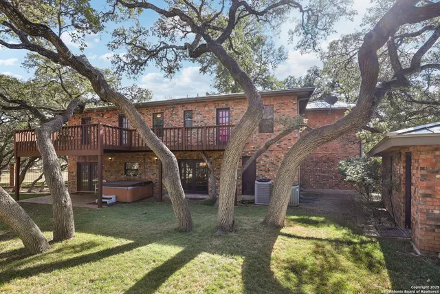 a view of a yard in front of house