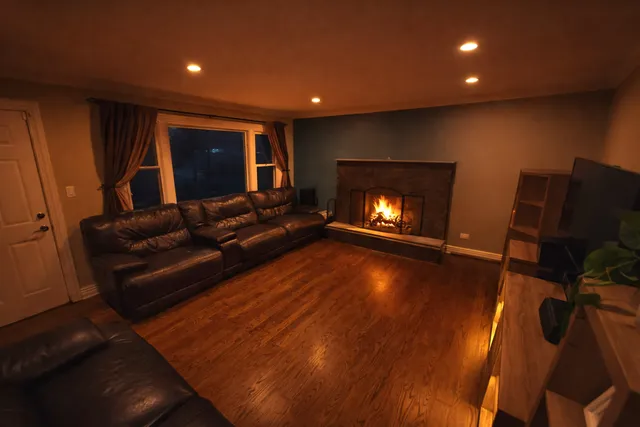 $399,900 | 15 Wildwood Road, Elk Grove Village, IL 60007