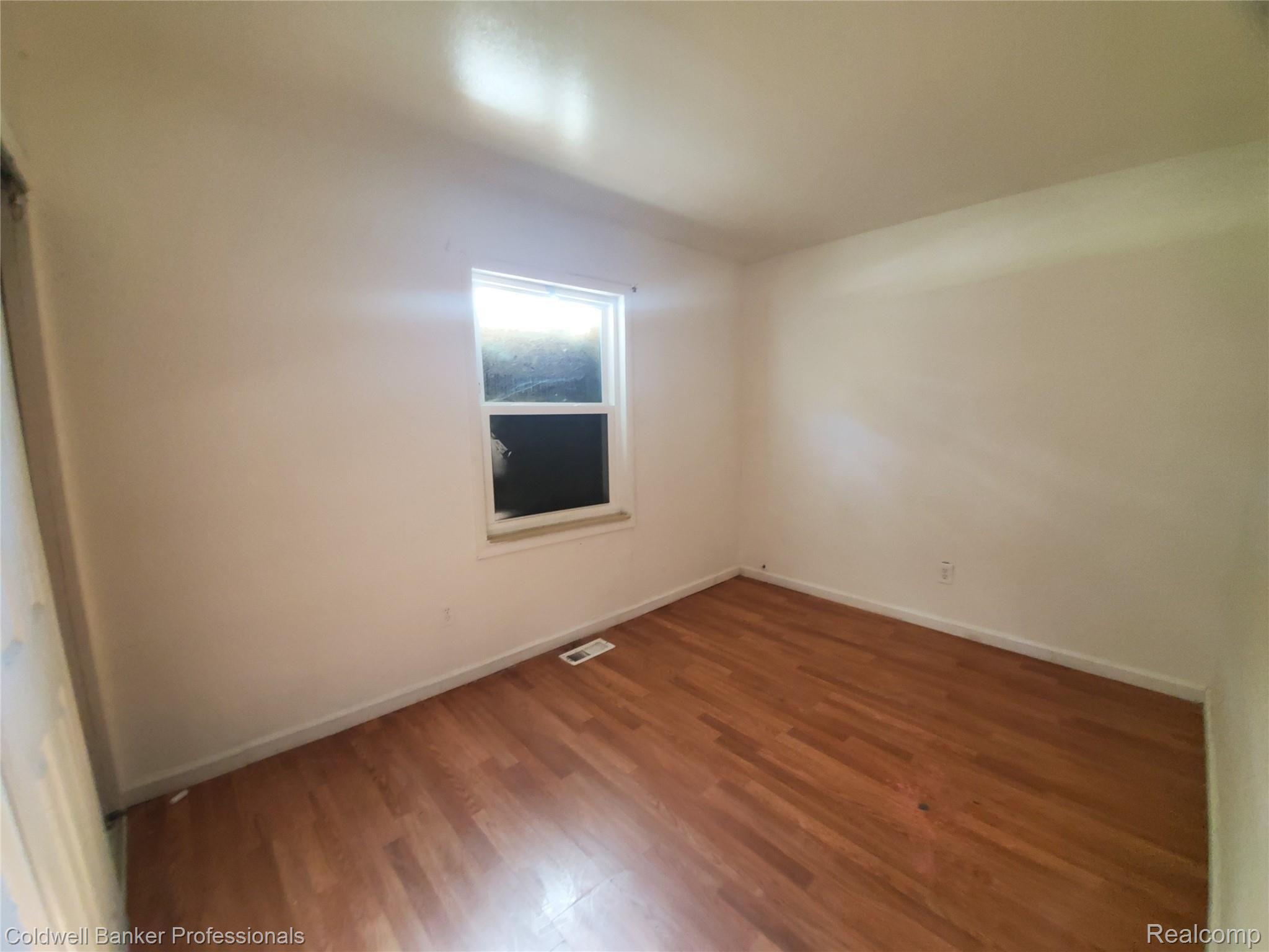 4312 Moore Street Inkster, MI 48141 - Photo 9 of 16 Photo8.jpg