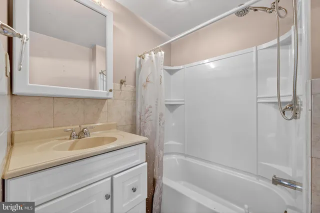 $2,800 | 8402 Holman Avenue, Unit 1, Pennsauken, NJ 08110