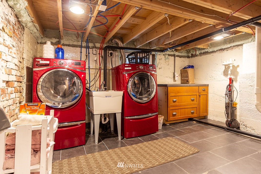 8320 Renton Avenue South Seattle, WA 98118 - Photo 23 of 39 a utility room with dryer and washer
