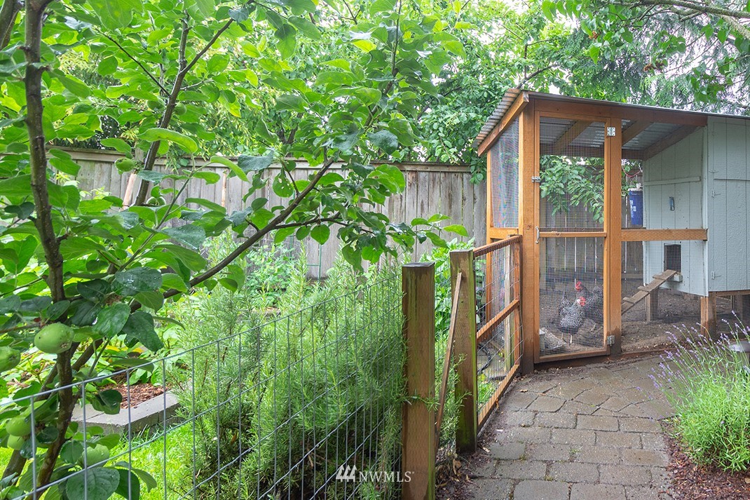 8320 Renton Avenue South Seattle, WA 98118 - Photo 26 of 39 a backyard of a house with lots of green space