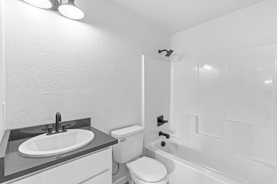 49 Mace Road Medford, OR 97501 - Photo 10 of 22 10