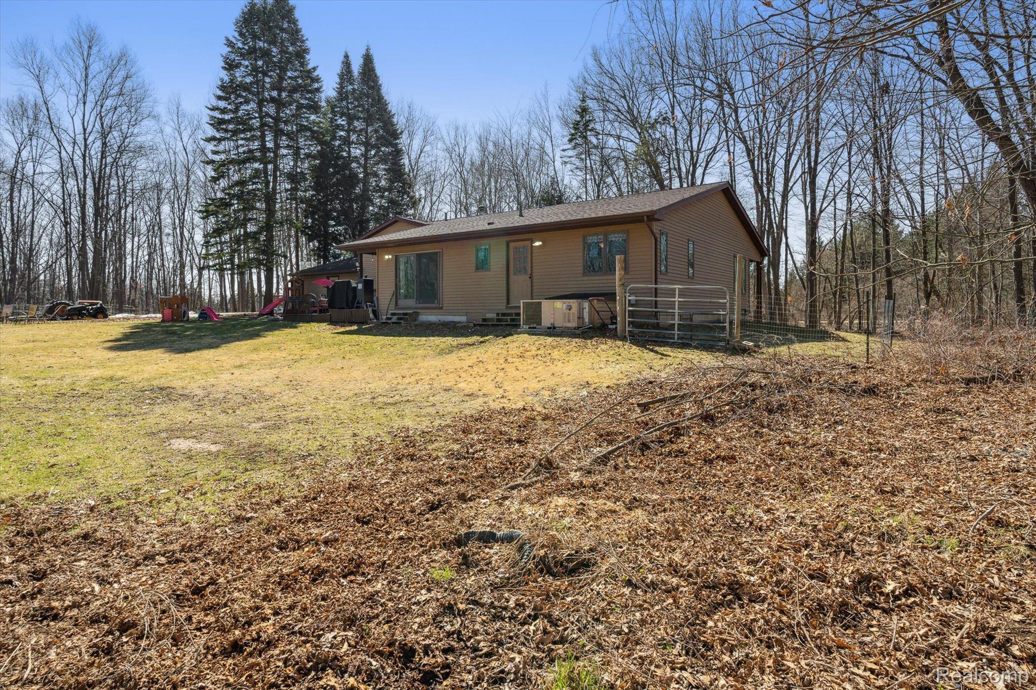 1353 Sackner Road Fenton, MI 48430 - Photo 15 of 46 Gallery Image 15