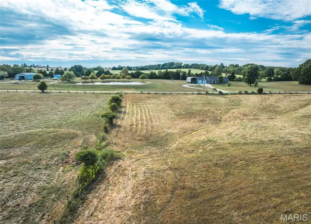 $610,000 | 385 Woods Farm Road, Sullivan, MO 63080