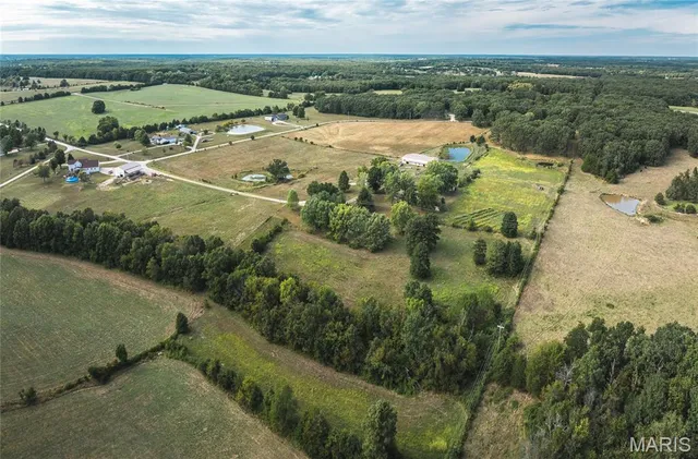 $610,000 | 385 Woods Farm Road, Sullivan, MO 63080