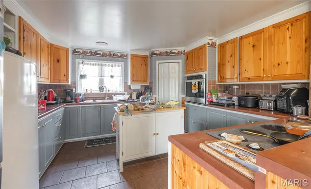 $610,000 | 385 Woods Farm Road, Sullivan, MO 63080