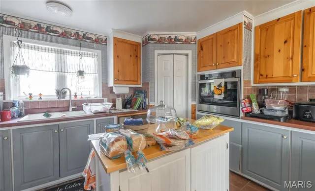 $610,000 | 385 Woods Farm Road, Sullivan, MO 63080