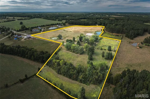 $610,000 | 385 Woods Farm Road, Sullivan, MO 63080