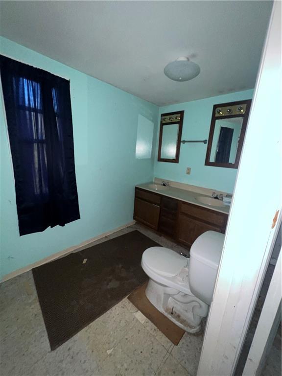 183 Country Club Road Washington, PA 15301 - Photo 7 of 18 a bathroom with a toilet a sink and mirror