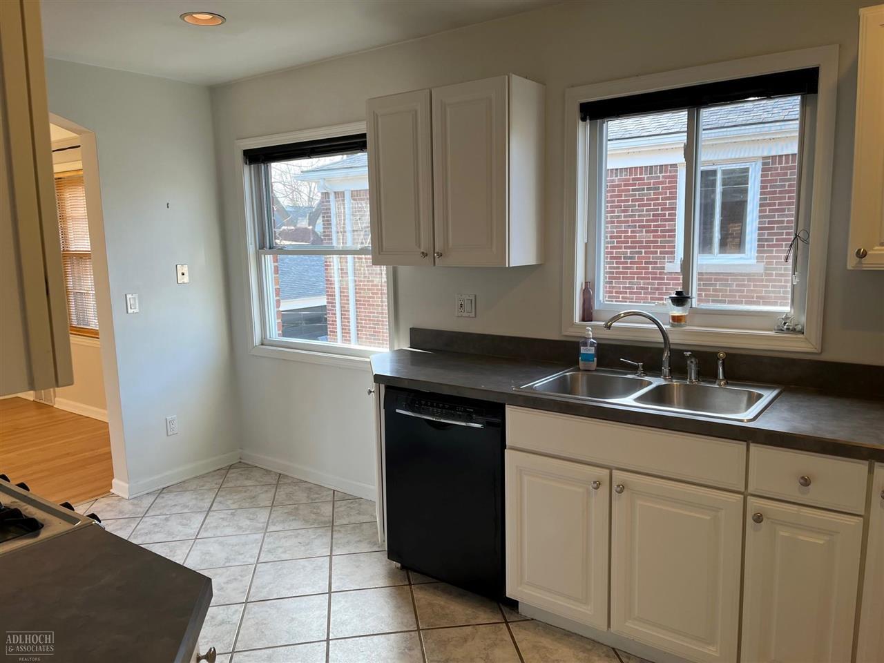 745 Harcourt Road Grosse Pointe, MI 48230 - Photo 3 of 9