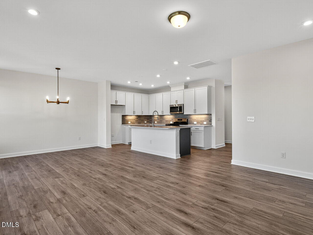 121 Restful Point Fuquay-Varina, NC 27526 - Photo 10 of 29 010-1280x960-family-room