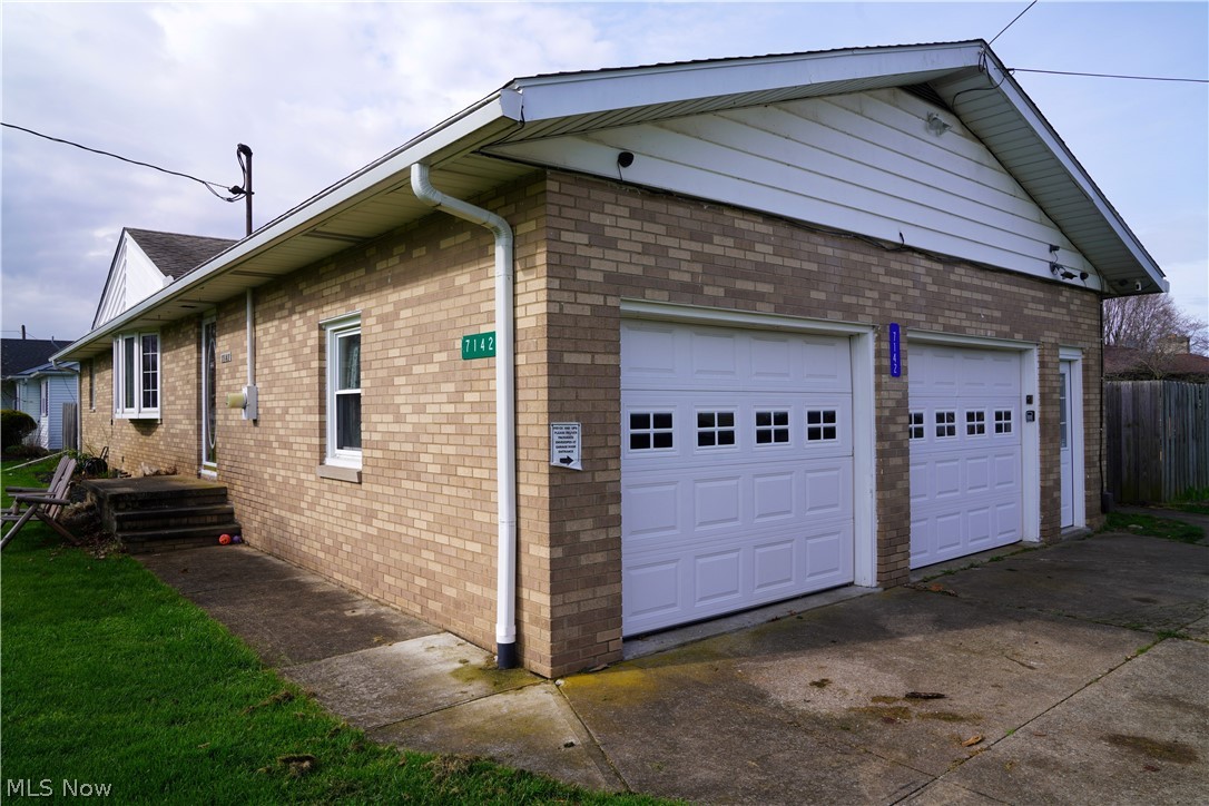7142 Murray Ridge Road Elyria, OH 44035 - Photo 5 of 31 Gallery Image 5