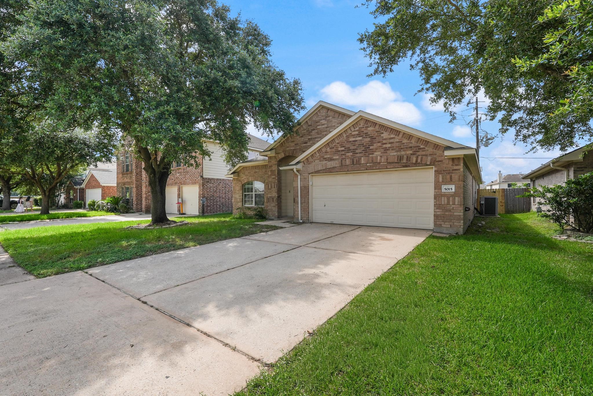 5015 Bridgecrossing Court Spring, TX 77379 - Photo 2 of 25