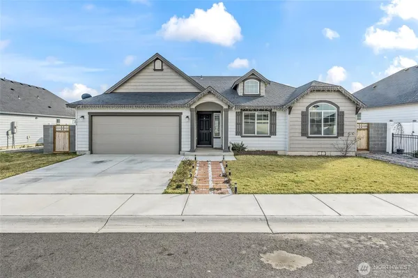 a view of house with yard in front of it