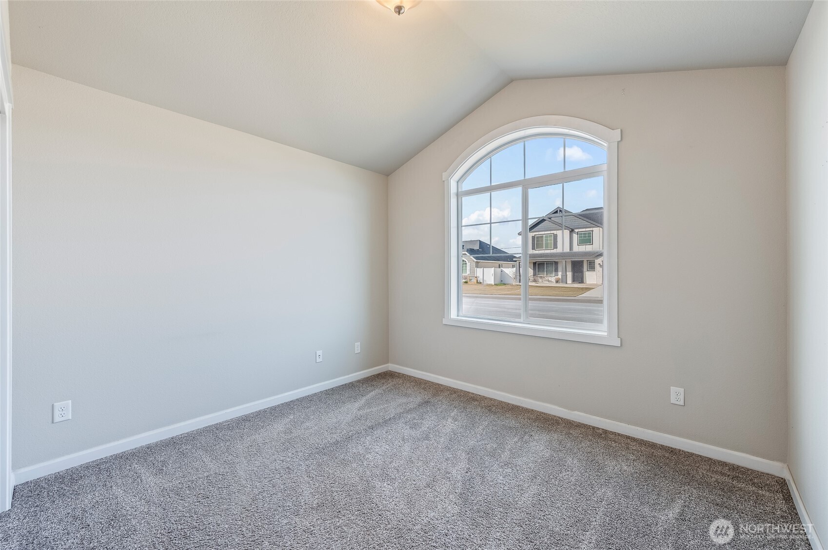 730 L Street Northeast Quincy, WA 98848 - Photo 19 of 29 an empty room with windows