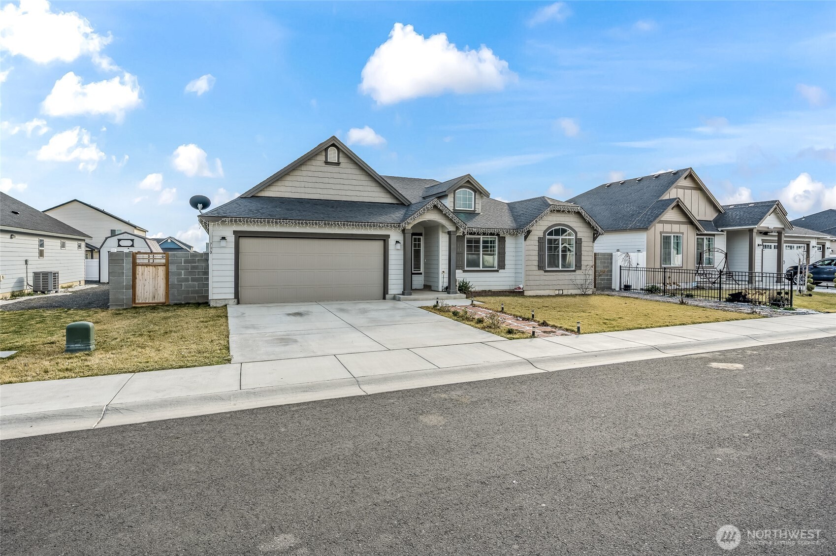 730 L Street Northeast Quincy, WA 98848 - Photo 2 of 29 a view of house with yard in front of it