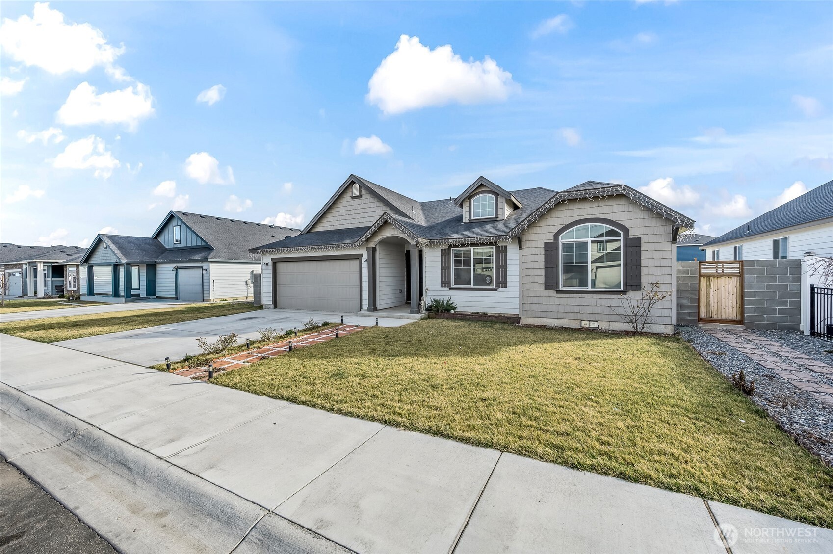 730 L Street Northeast Quincy, WA 98848 - Photo 29 of 29 a house with swimming pool in front of it