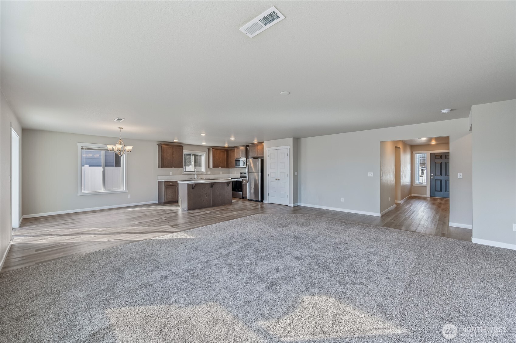 730 L Street Northeast Quincy, WA 98848 - Photo 7 of 29 a view of a livingroom with a kitchen and a sink