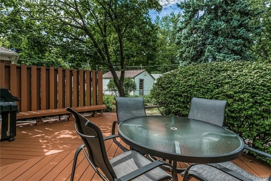 1935 Sheffield Road Birmingham, MI 48009 - Photo 25 of 31 032-Deck-3198805-medium.jpg