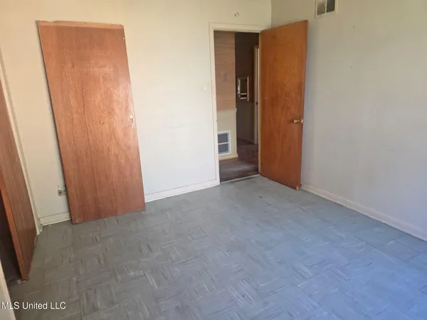$57,900 | 1315 North St Mary's Circle, Greenville, MS 38703