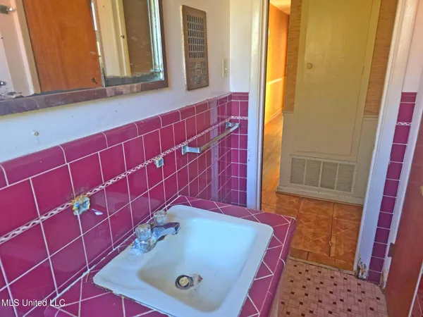 $57,900 | 1315 North St Mary's Circle, Greenville, MS 38703