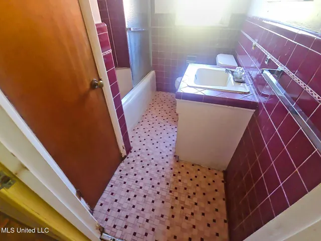 $57,900 | 1315 North St Mary's Circle, Greenville, MS 38703