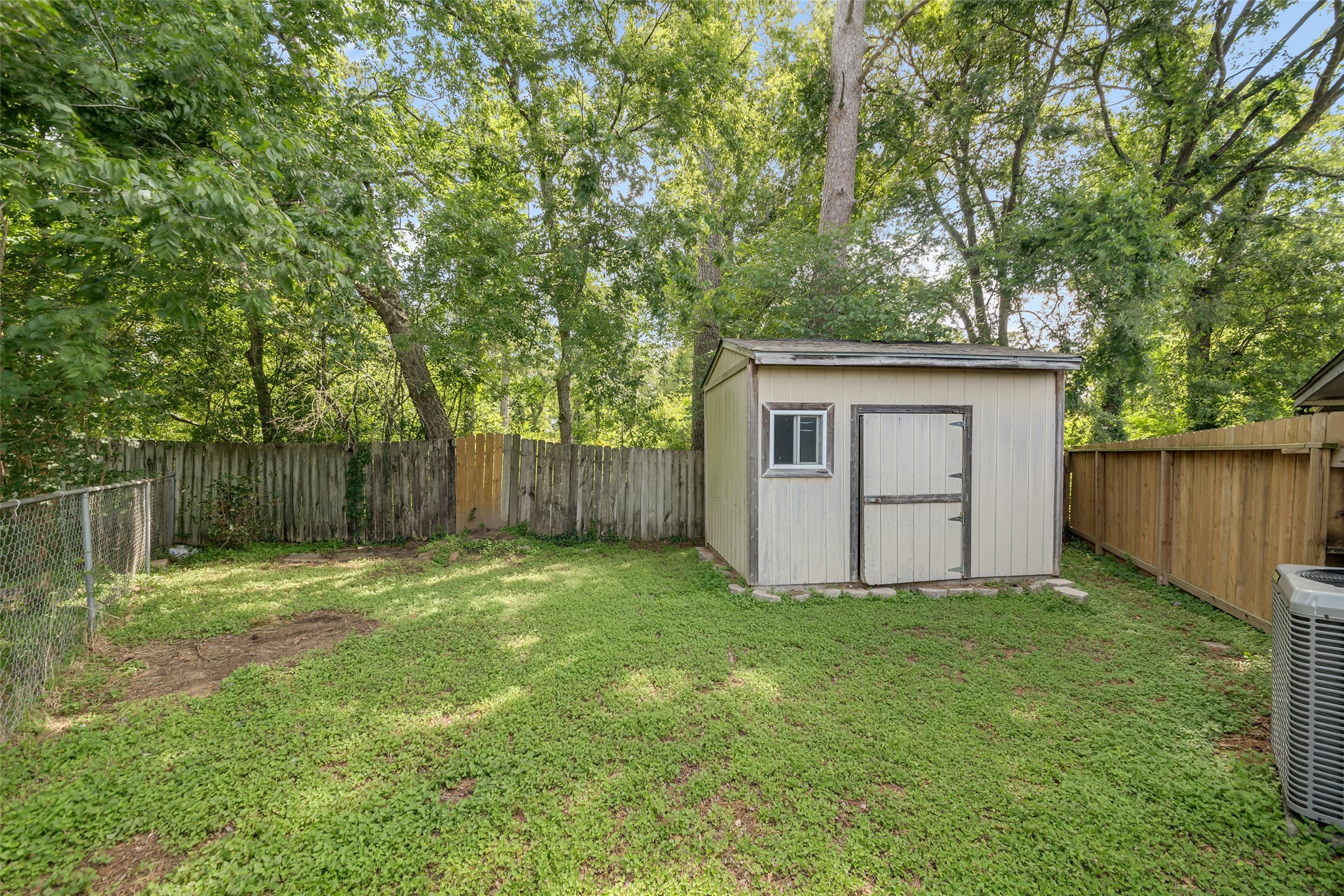 3119 Oak Rock Spring, TX 77373 - Photo 21 of 25 a backyard of a house with plants and large tree