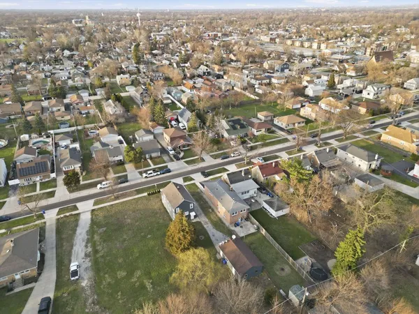 $359,000 | 8047 45th Place, Lyons, IL 60534