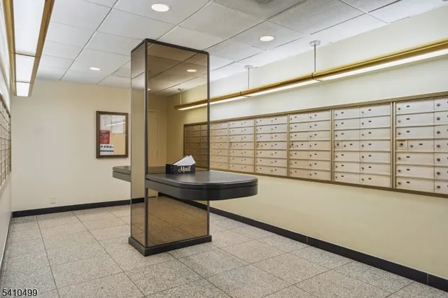 $324,999 | 2 Claridge Drive, Unit 1FW, Verona, NJ 07044