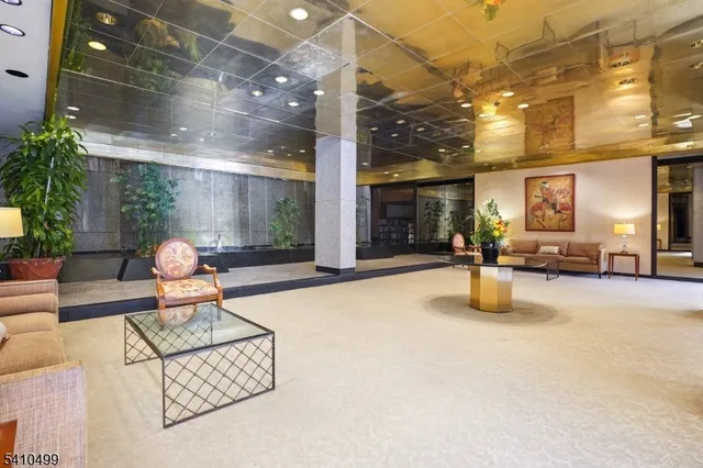 $324,999 | 2 Claridge Drive, Unit 1FW, Verona, NJ 07044