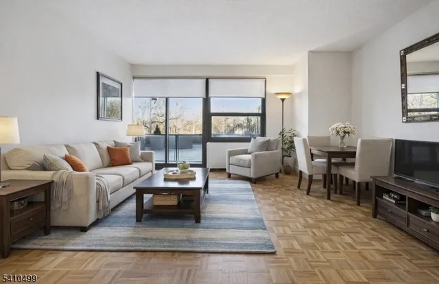 $324,999 | 2 Claridge Drive, Unit 1FW, Verona, NJ 07044