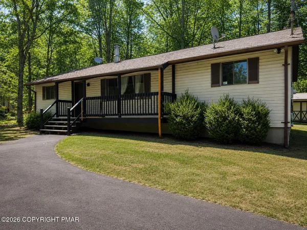 $2,150 | 1215 Steele Circle, Bushkill, PA 18324