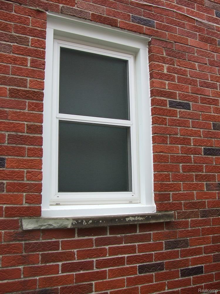 9406 Ruth Avenue Allen Park, MI 48101 - Photo 4 of 31 VINYL REPLACEMENT WINDOWS.