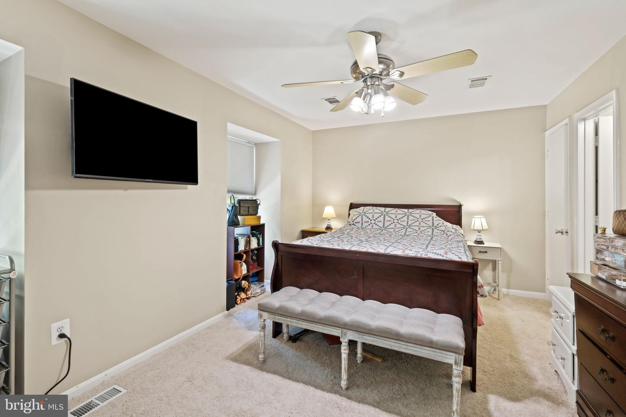 7344 Greentree Road Bethesda, MD 20817 - Photo 17 of 33 Primary Bedroom