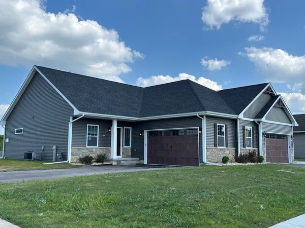$304,900 | 404 Anjali Court, Unit L, Sycamore, IL 60178