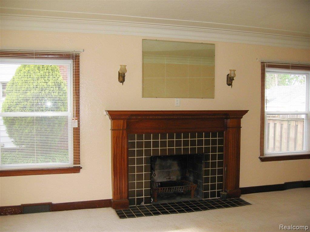 16114 Sunderland Road Detroit, MI 48219 - Photo 6 of 22 X-LG Living Room 004.jpg