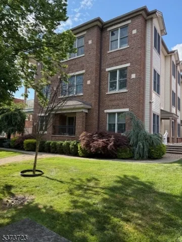 $3,700 | 18 Baldwin Street, Unit 2A, Montclair, NJ 07042