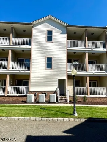 $3,700 | 18 Baldwin Street, Unit 2A, Montclair, NJ 07042