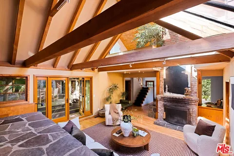 $1,695,000 | 2030 Benedict Canyon Drive, Beverly Hills, CA 90210