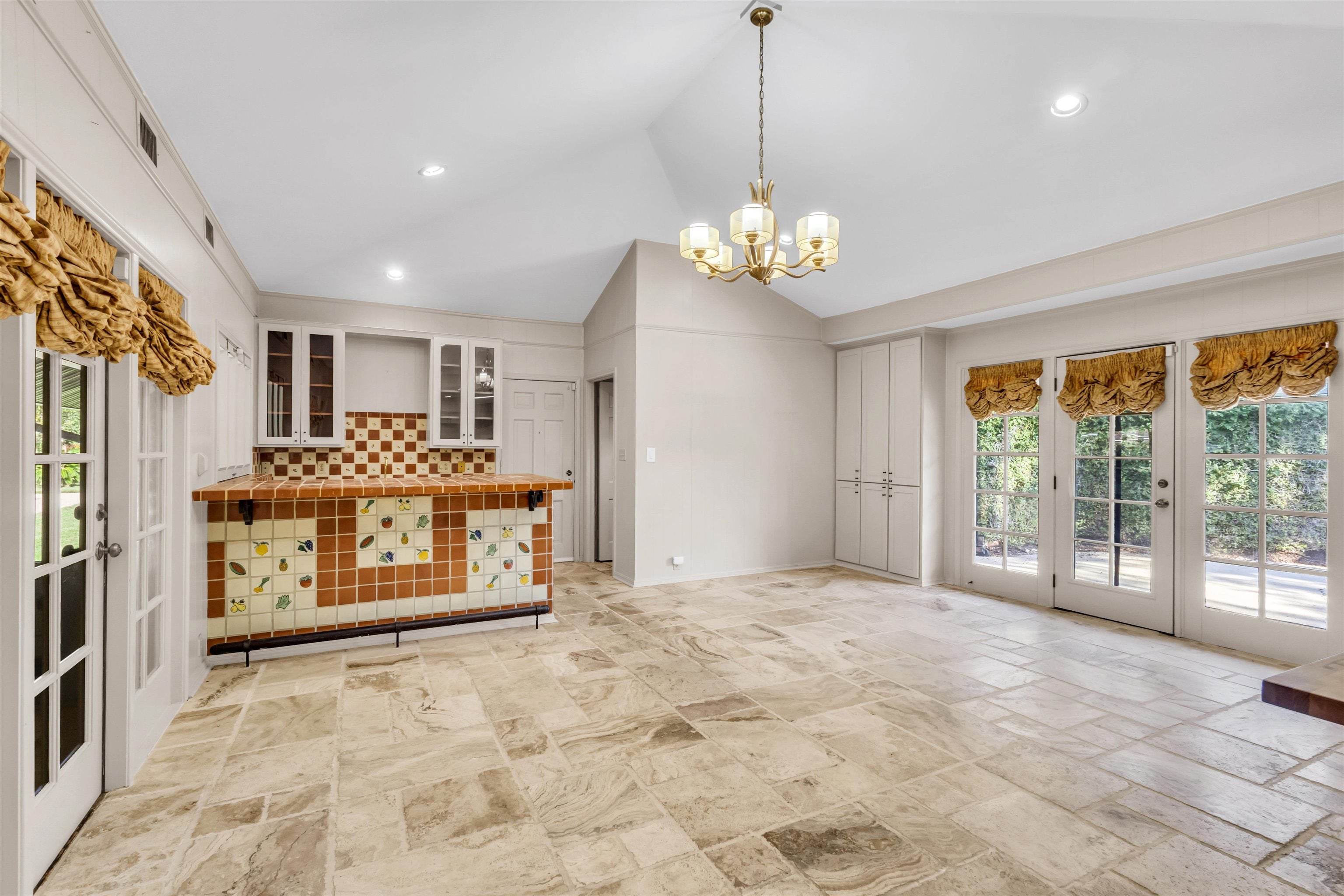 2295 Thomas Road Beaumont, TX 77706 - Photo 11 of 49 Gallery Image 11