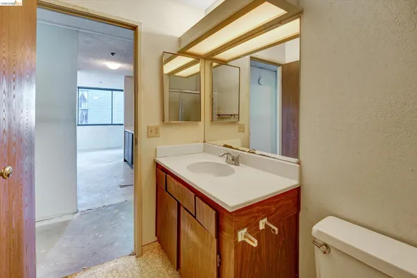 $360,000 | 555 Pierce Street, Unit 520, Albany, CA 94706