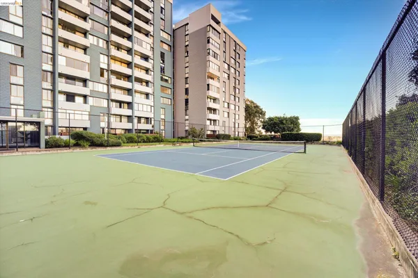 $360,000 | 555 Pierce Street, Unit 520, Albany, CA 94706