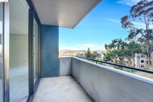 $360,000 | 555 Pierce Street, Unit 520, Albany, CA 94706