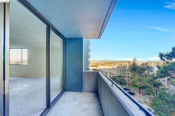 $360,000 | 555 Pierce Street, Unit 520, Albany, CA 94706