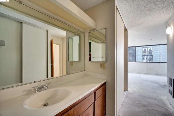 $360,000 | 555 Pierce Street, Unit 520, Albany, CA 94706