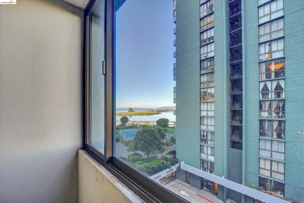 $360,000 | 555 Pierce Street, Unit 520, Albany, CA 94706