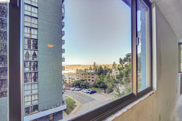 $360,000 | 555 Pierce Street, Unit 520, Albany, CA 94706