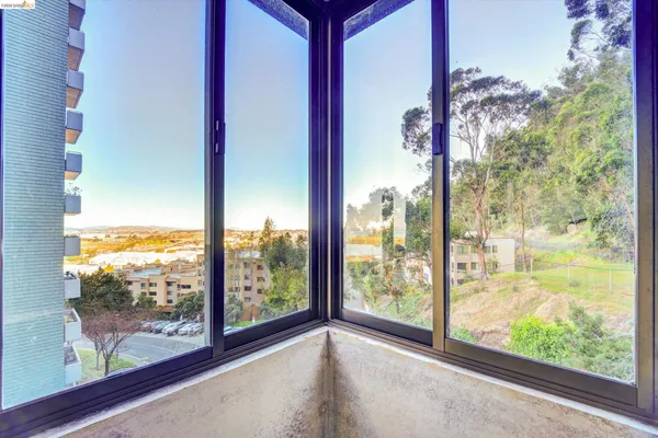 $360,000 | 555 Pierce Street, Unit 520, Albany, CA 94706